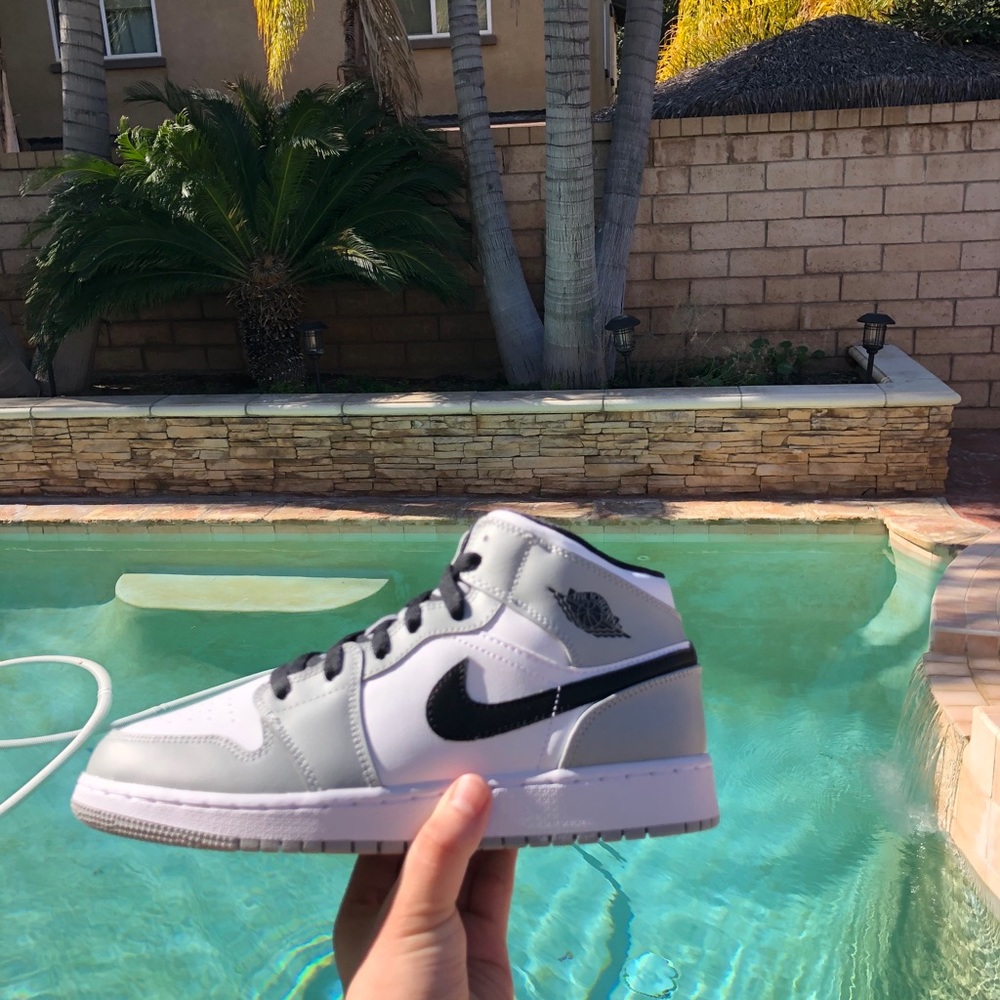 Jordan 1 mid smoke grey ds size 7 - Picture 9 of 14